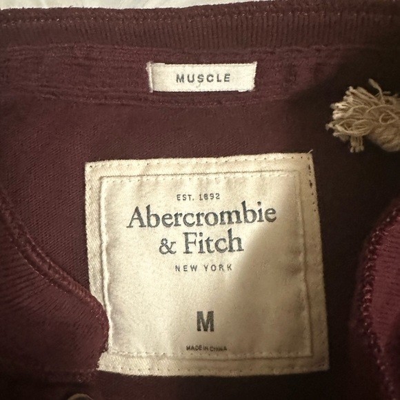 New Abercrombie & Fitch Muscle Men’s Burgundy Long Sleeve Shirt Size Medium - Picture 4 of 8